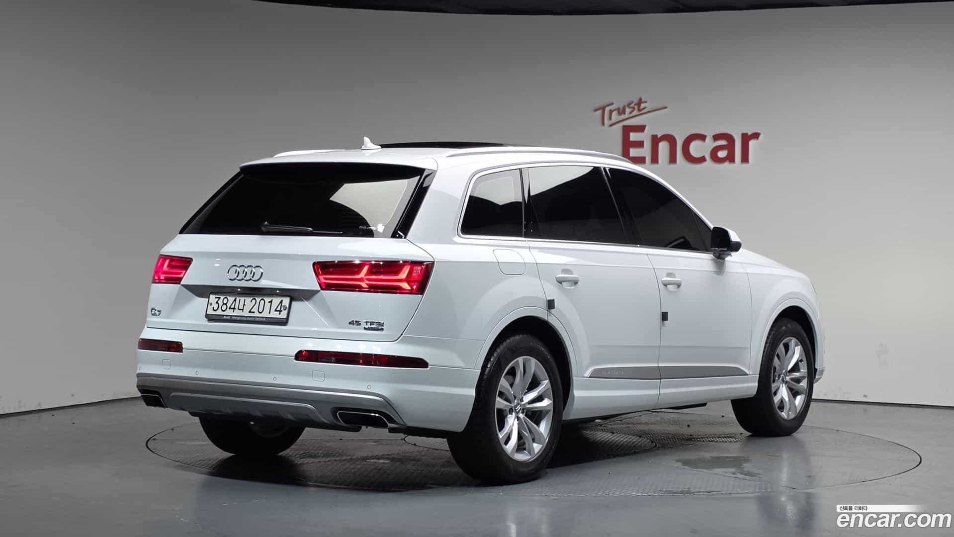 Q7 Audi 2019.10-OUTER-002