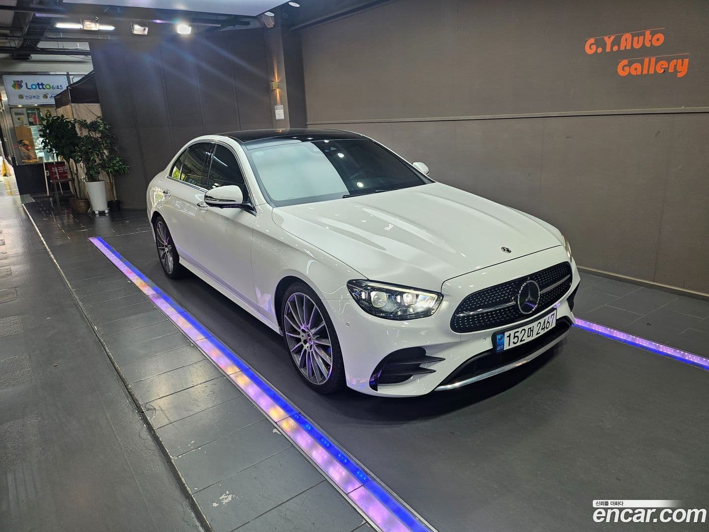 Main__Slider__Photo:E-Class Mercedes-Benz 2022.2-0
