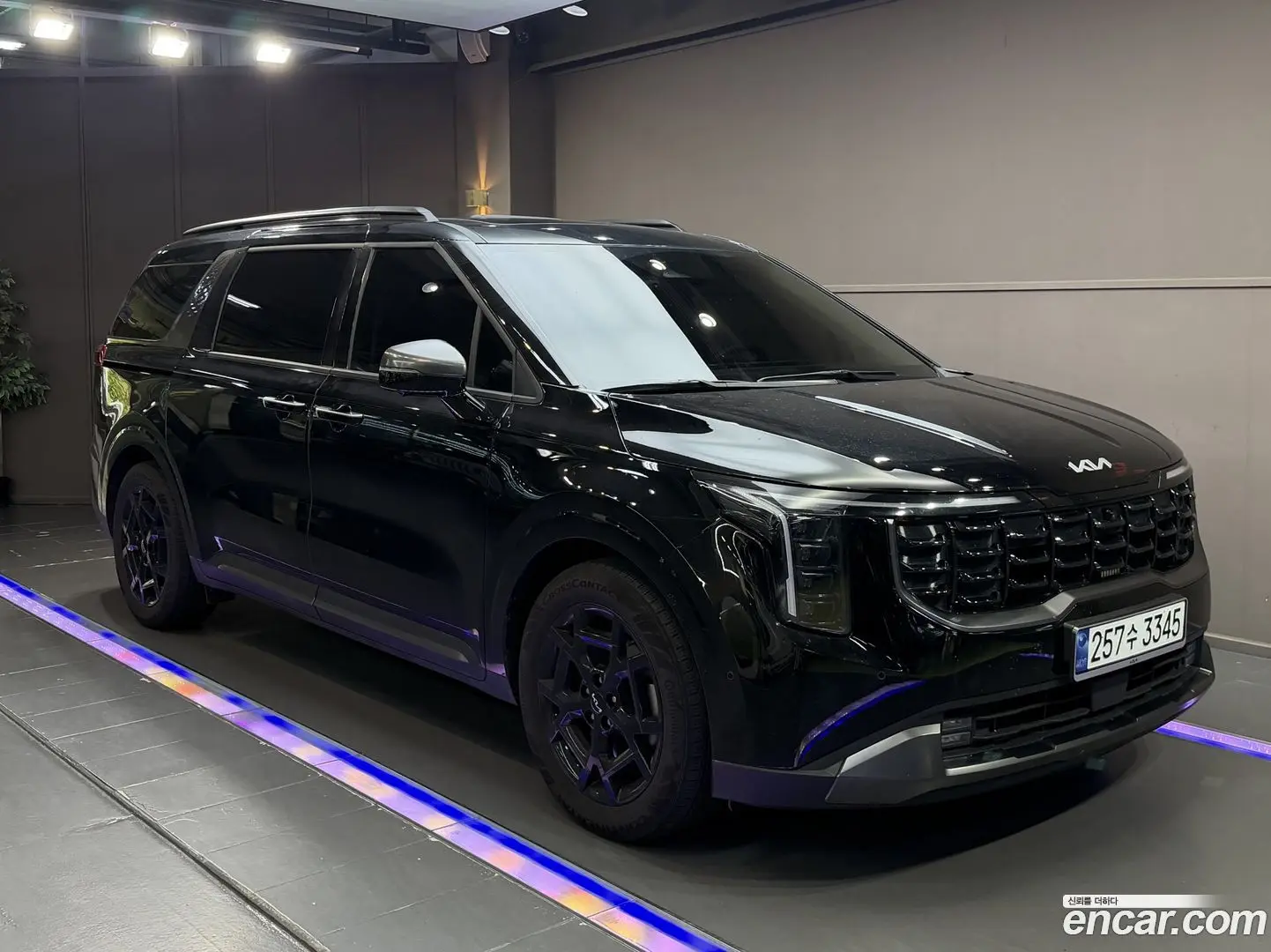 Main__Slider__Photo:Canival Kia 2024.11-0