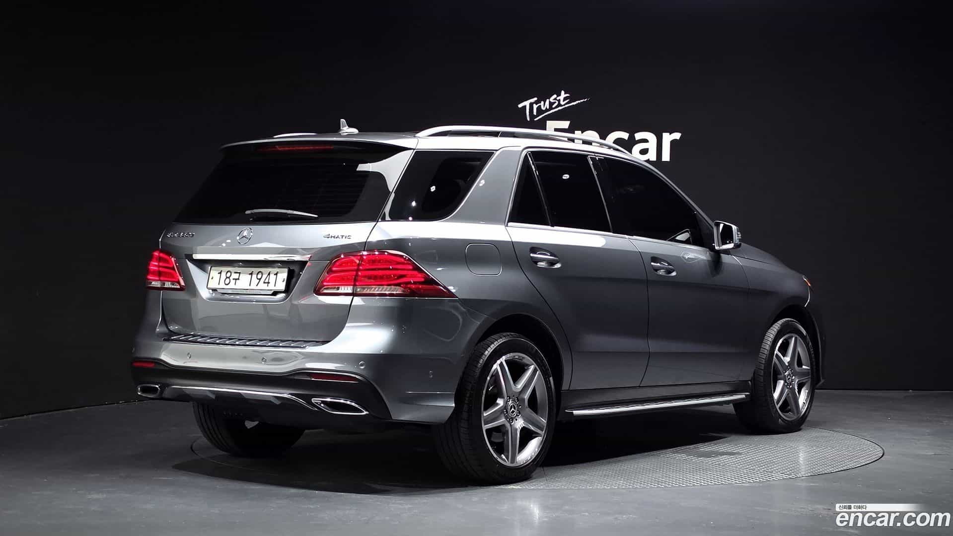 GLE-Class Mercedes-Benz 2018.8-OUTER-002