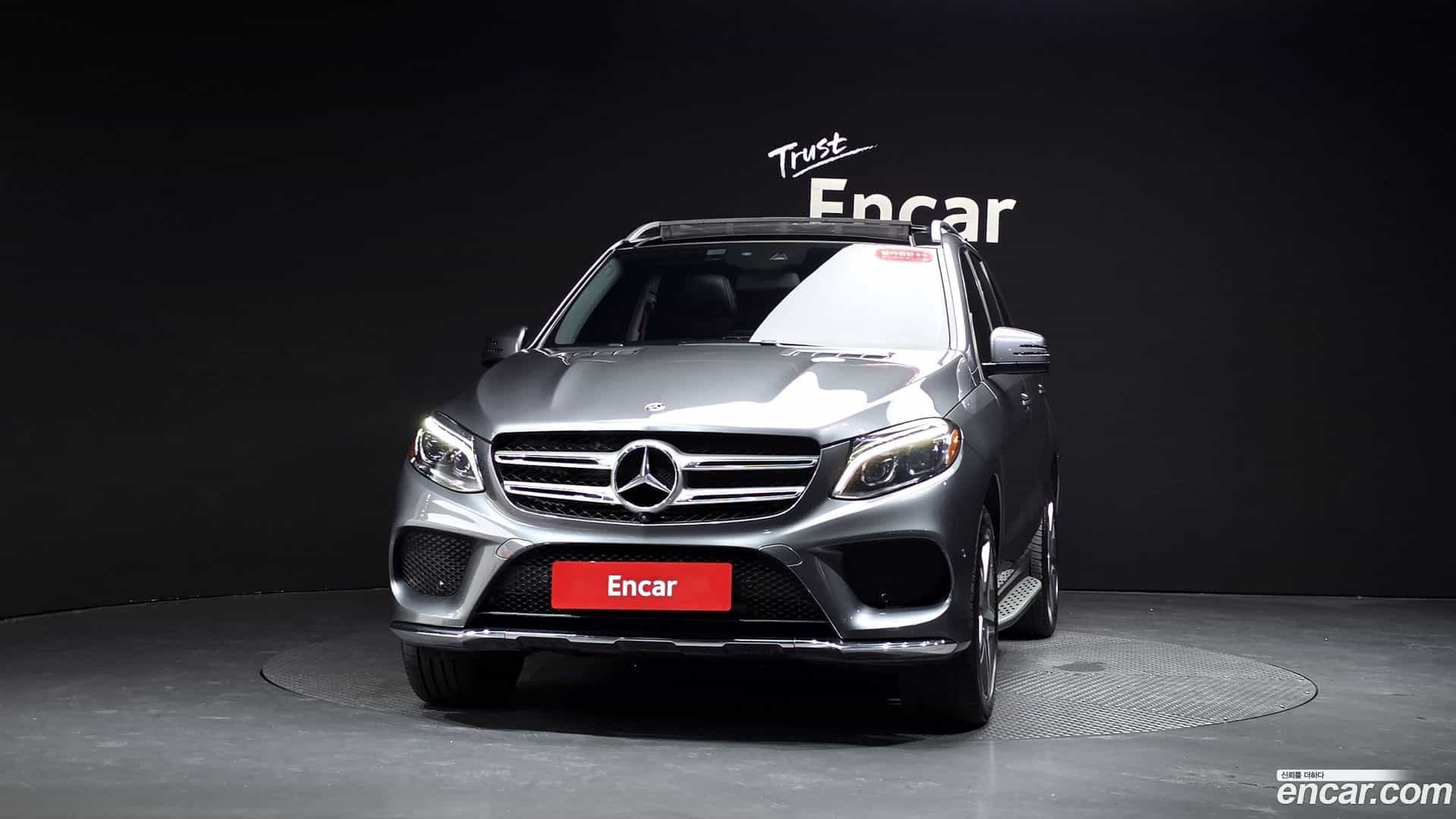 GLE-Class Mercedes-Benz 2018.8-OUTER-003