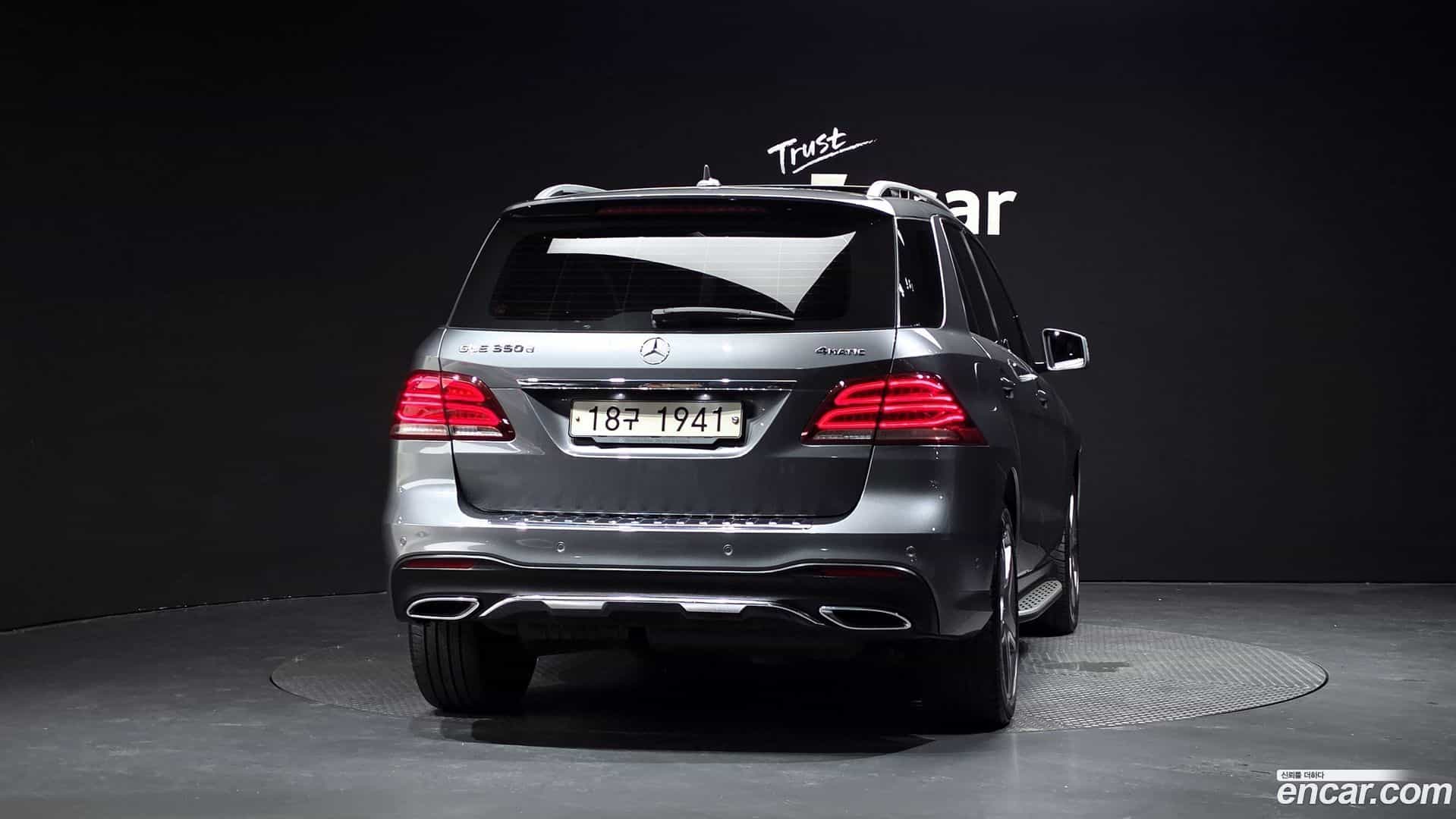 GLE-Class Mercedes-Benz 2018.8-OUTER-004