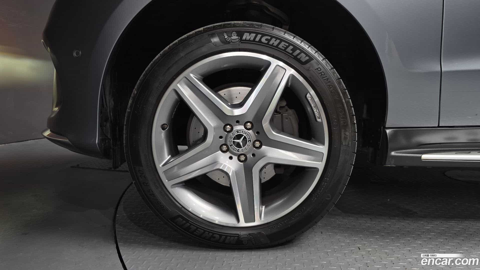 GLE-Class Mercedes-Benz 2018.8-OUTER-005