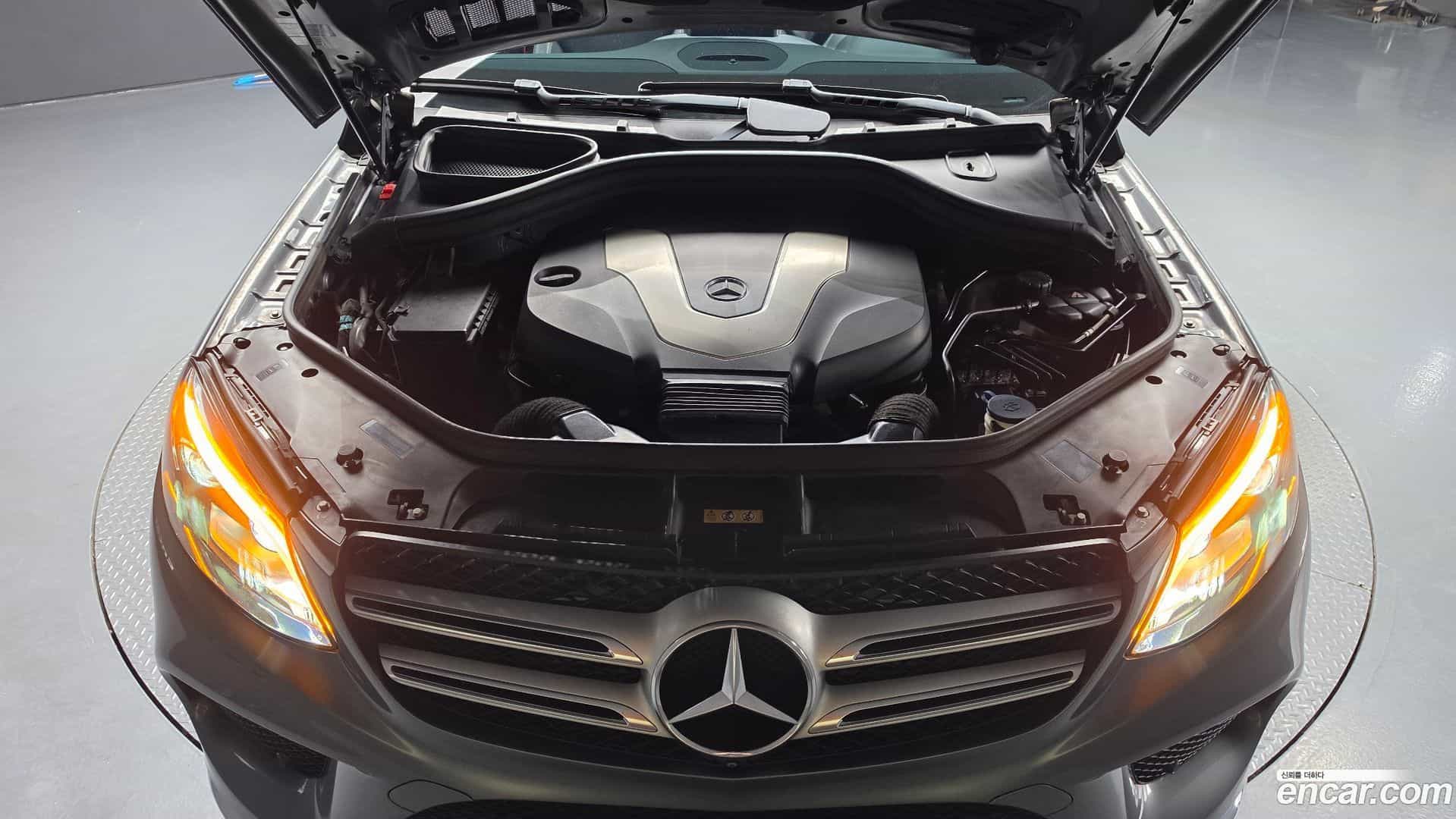 GLE-Class Mercedes-Benz 2018.8-OUTER-006