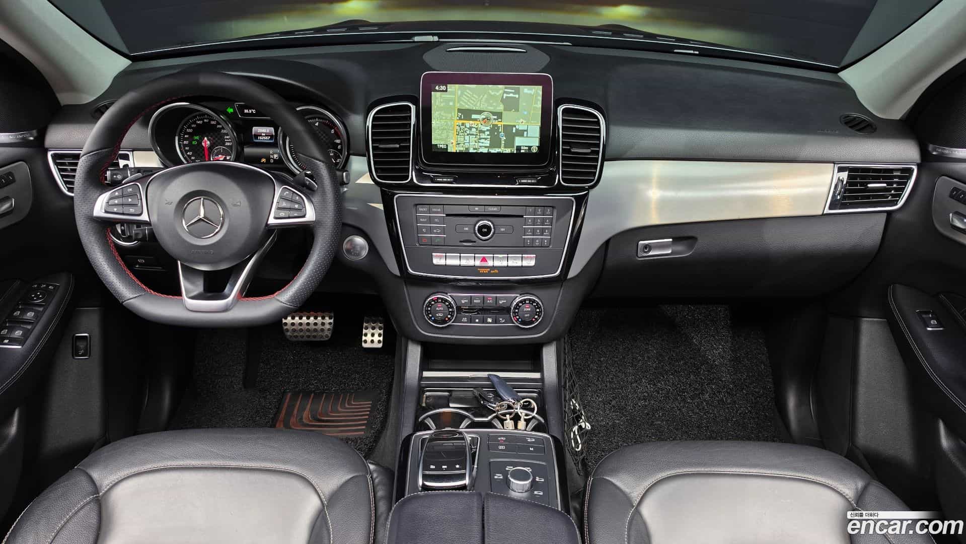 GLE-Class Mercedes-Benz 2018.8-INNER-007