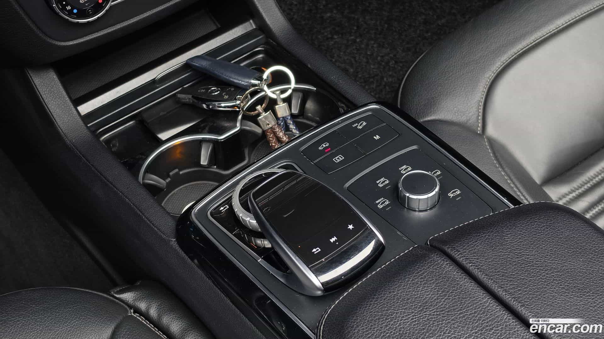GLE-Class Mercedes-Benz 2018.8-OPTION-023