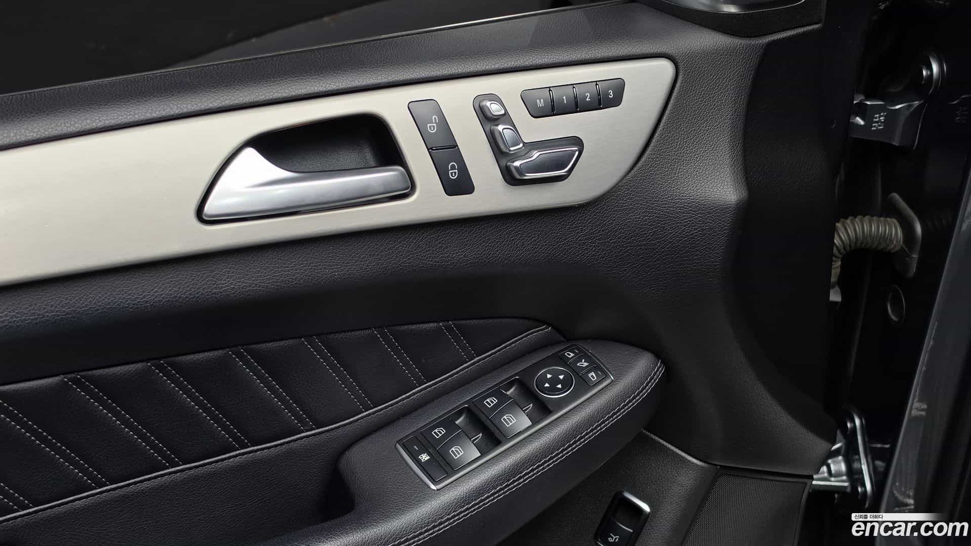 GLE-Class Mercedes-Benz 2018.8-OPTION-024