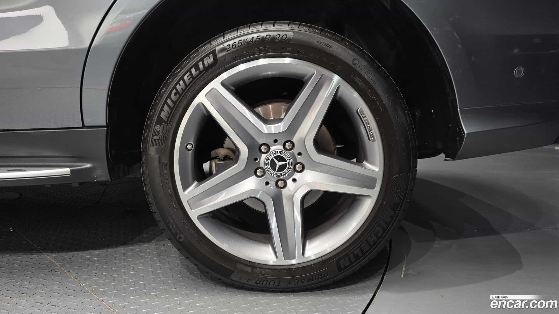 GLE-Class Mercedes-Benz 2018.8-OUTER-031