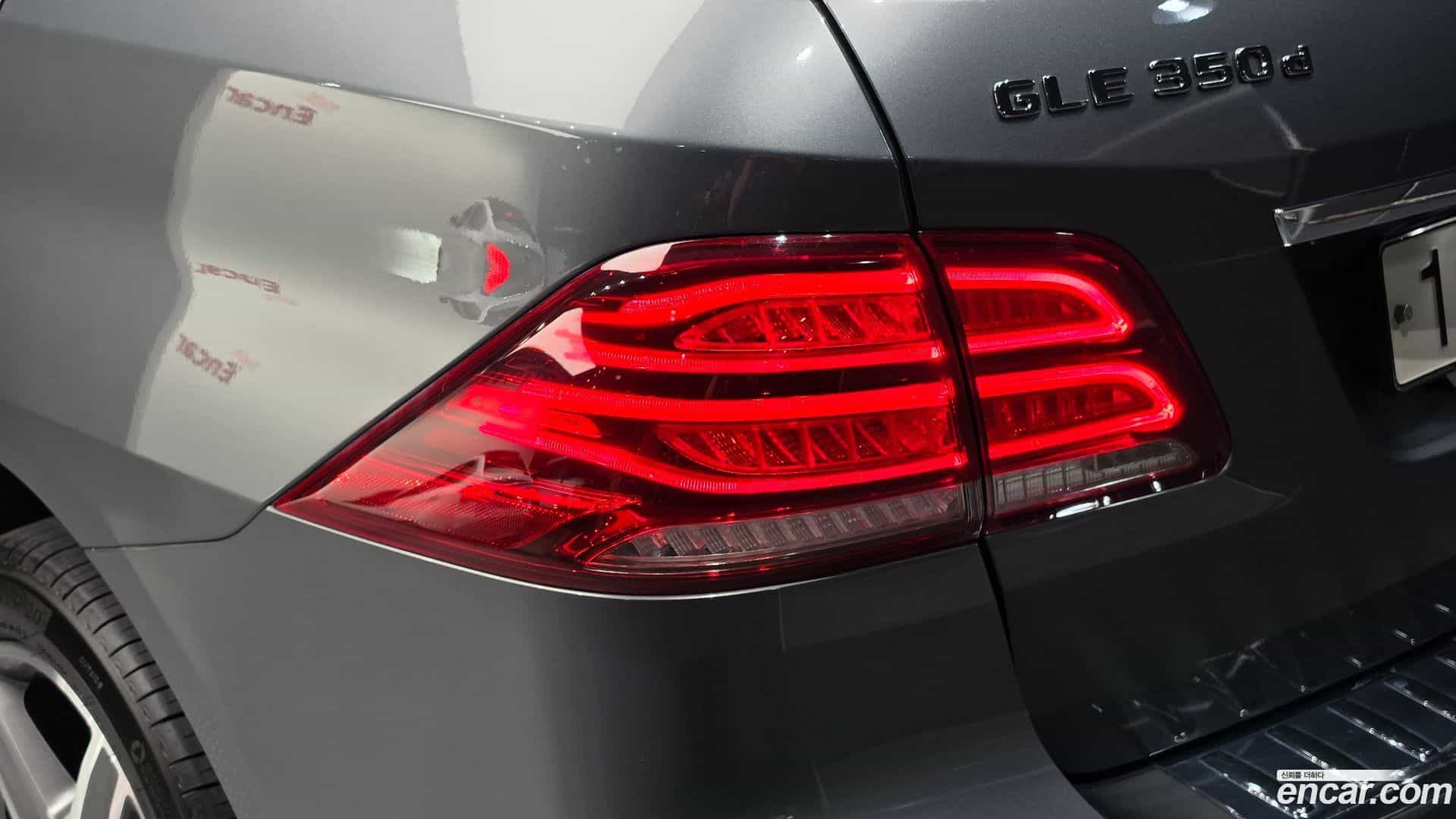 GLE-Class Mercedes-Benz 2018.8-OUTER-033