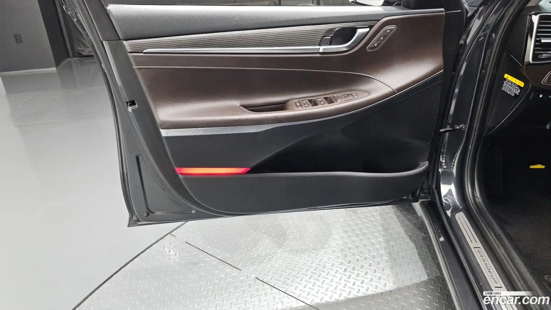 Grandeur Hyundai 2017.0-INNER-034