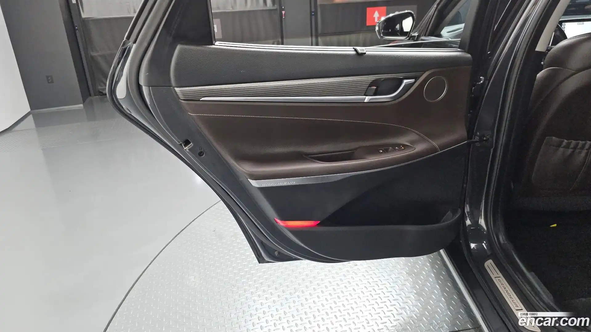 Grandeur Hyundai 2017.0-INNER-035