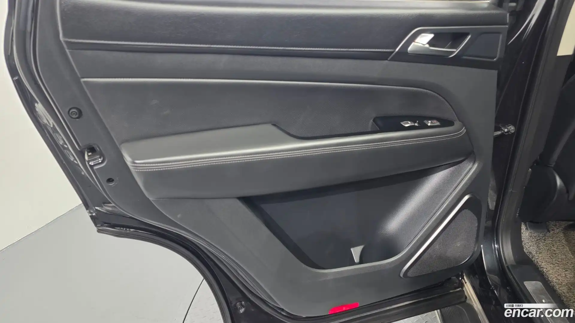 Rexton KG Mobility 2019.11-INNER-035