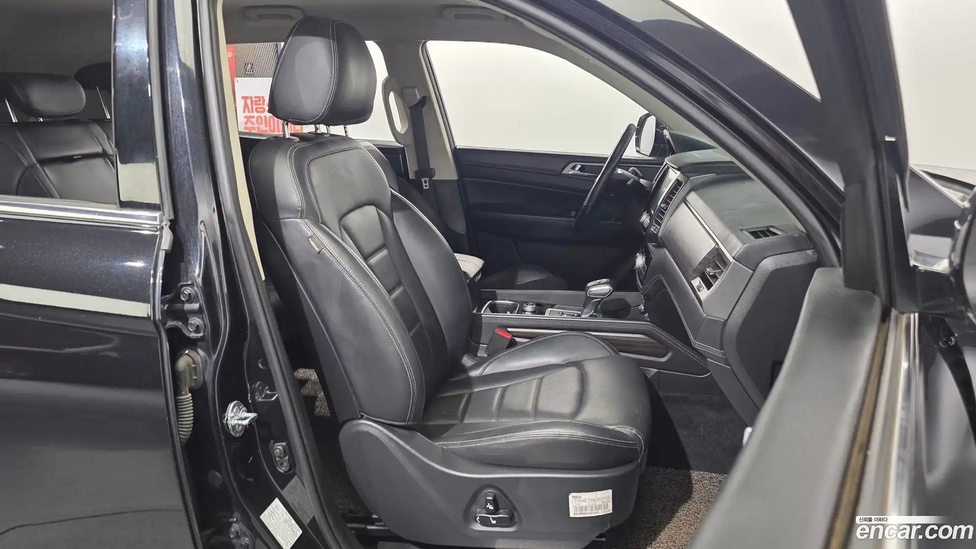 Rexton KG Mobility 2019.11-INNER-036