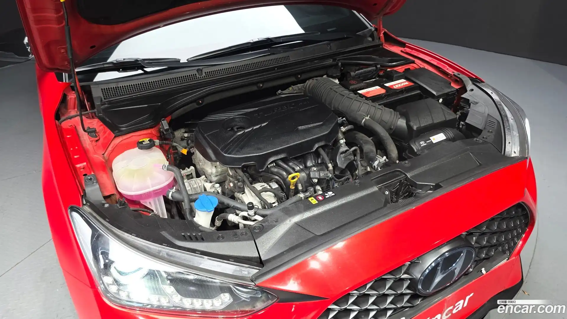 Veloster Hyundai 2018.8-OUTER-006
