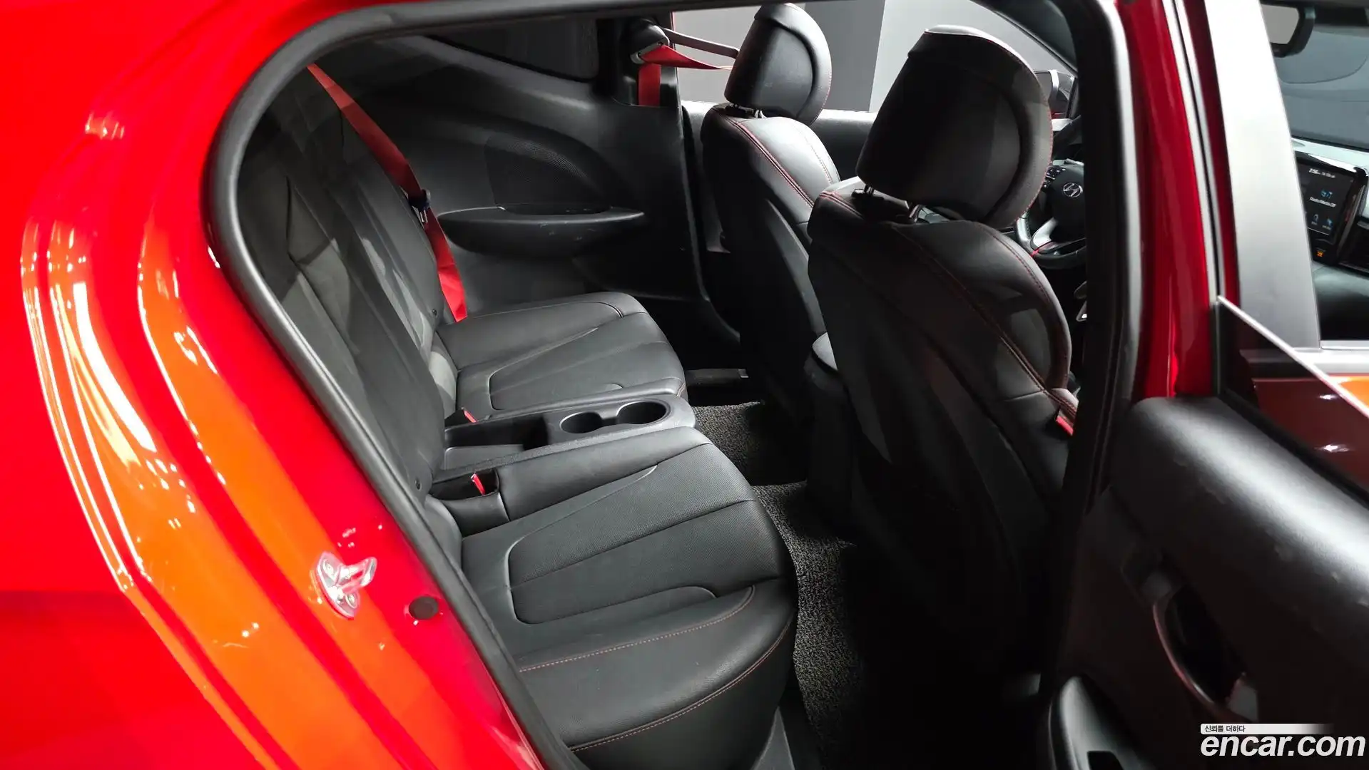 Veloster Hyundai 2018.8-OPTION-015