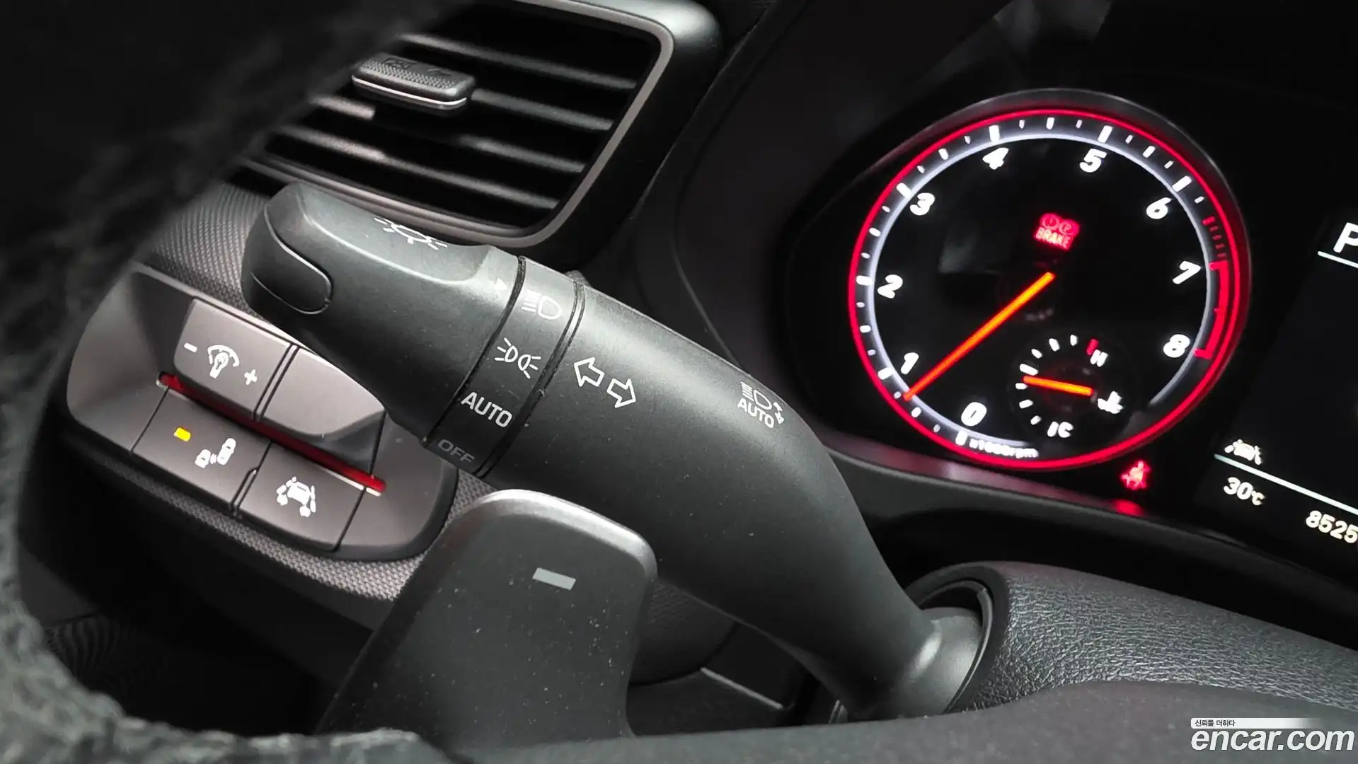 Veloster Hyundai 2018.8-OPTION-021