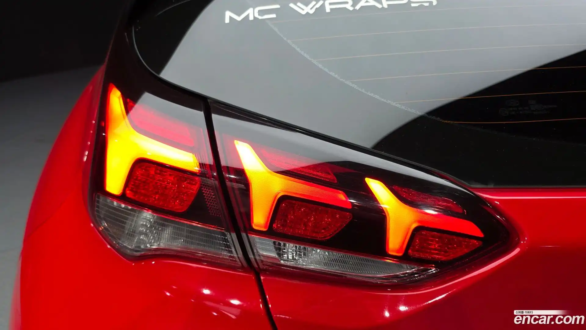 Veloster Hyundai 2018.8-OUTER-033