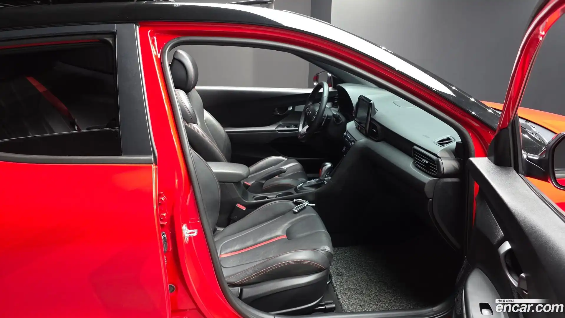 Veloster Hyundai 2018.8-INNER-036
