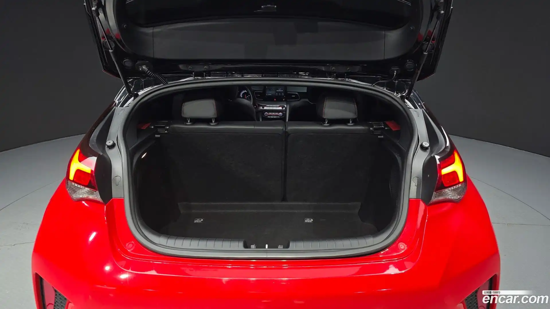 Veloster Hyundai 2018.8-OPTION-040