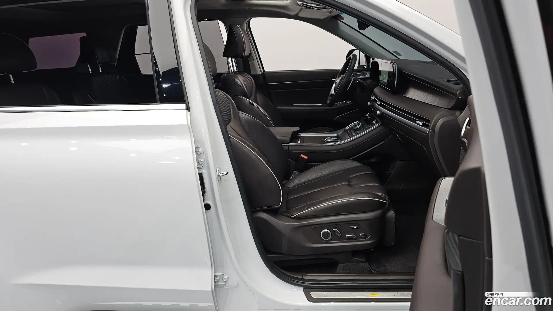 Palisade Hyundai 2023.1-INNER-036