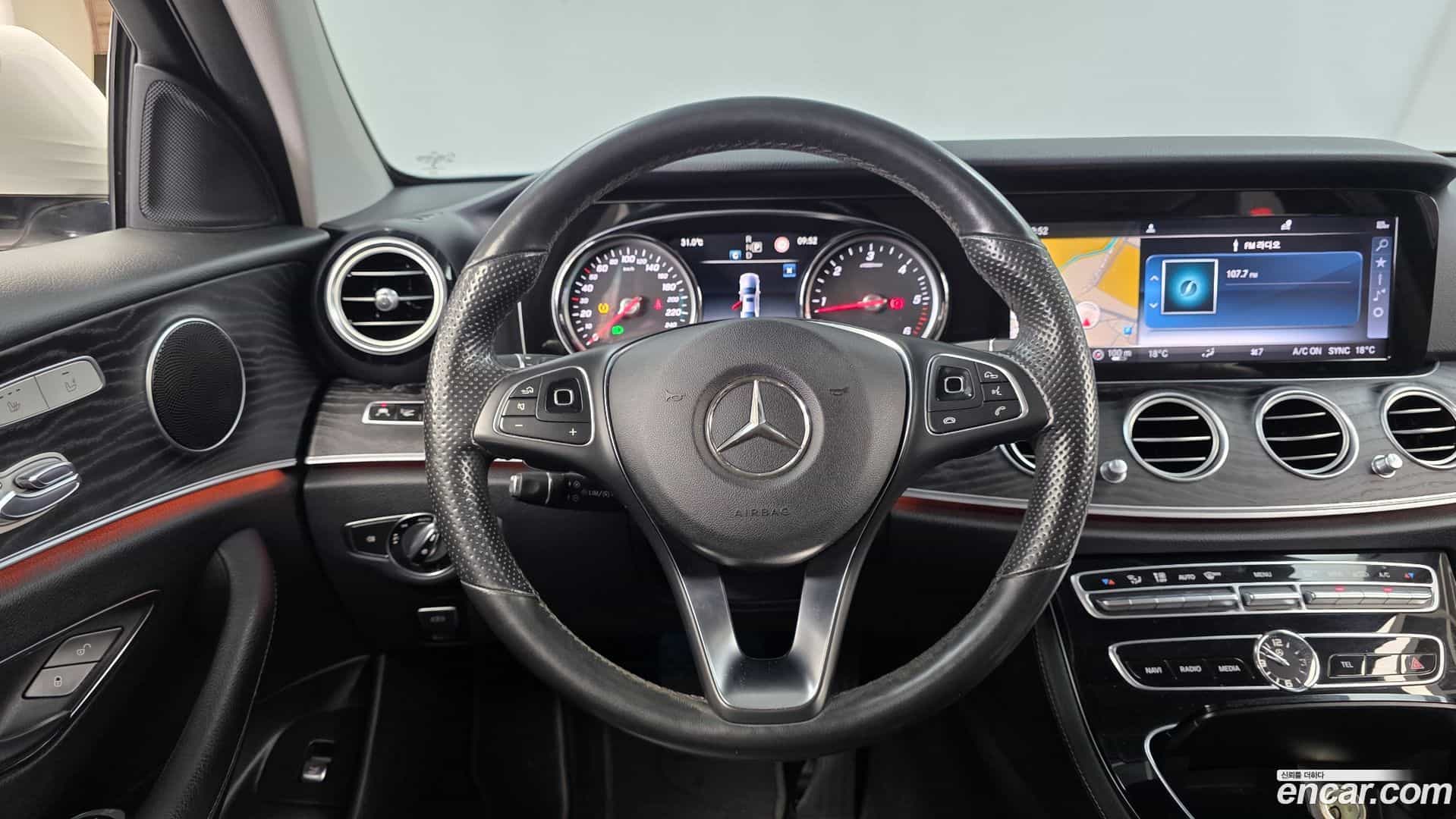E-Class Mercedes-Benz 2017.8-OPTION-016