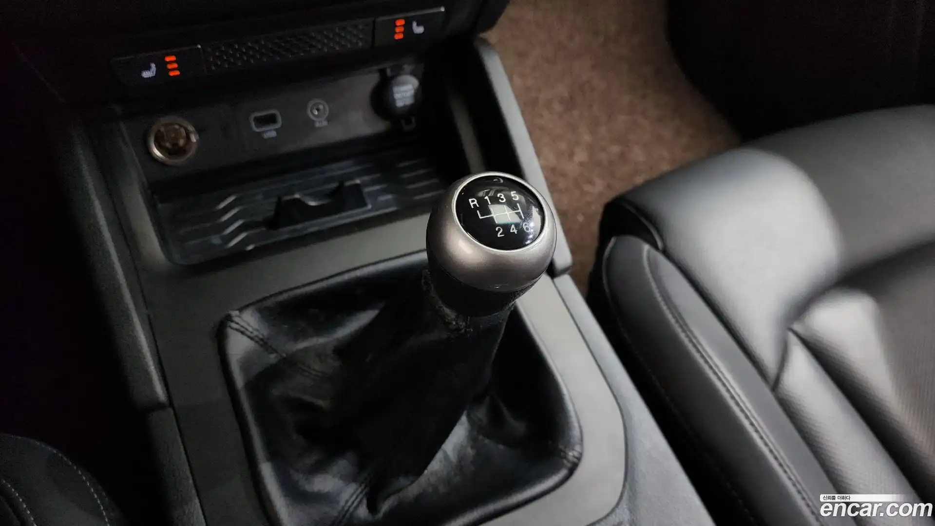 Rexton KG Mobility 2019.3-INNER-009