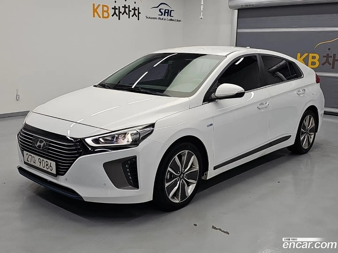 Main__Slider__Photo:Ioniq Hyundai 2018.8-0