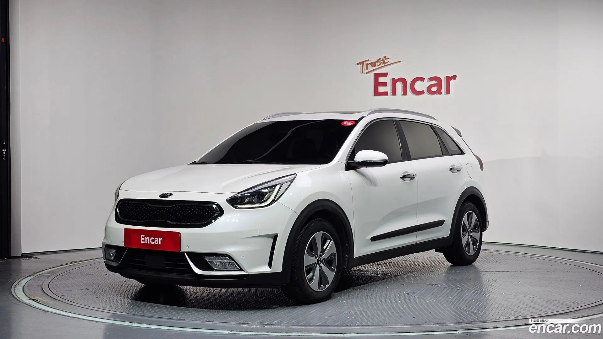 Main__Slider__Photo:Niro Kia 2019.2-0