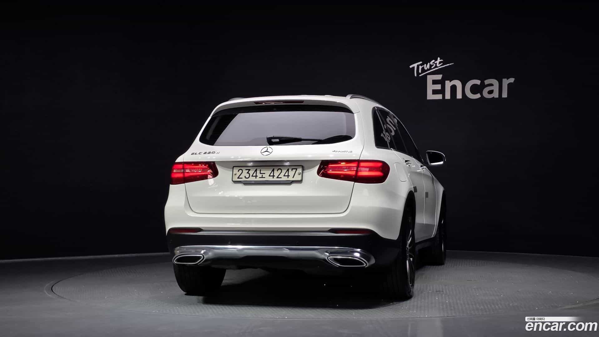 GLC-Class Mercedes-Benz 2017.0-OUTER-004