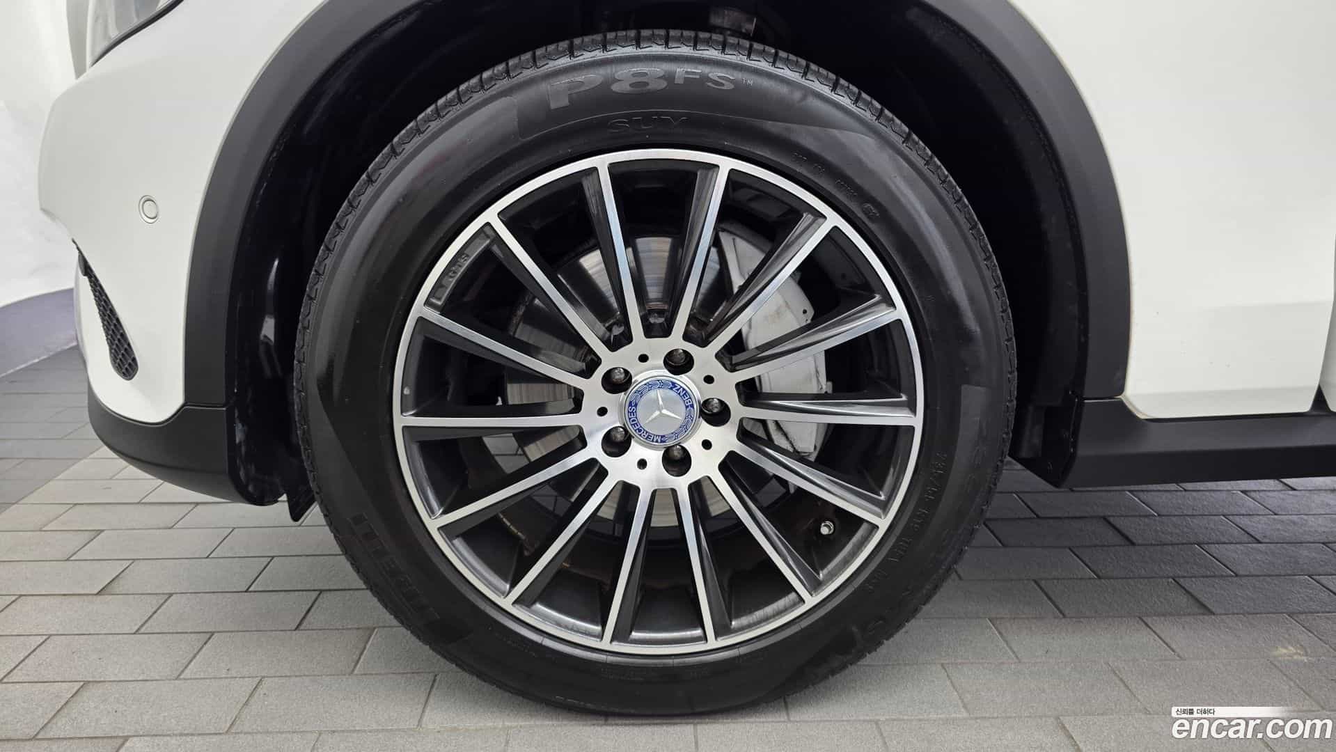 GLC-Class Mercedes-Benz 2017.0-OUTER-005