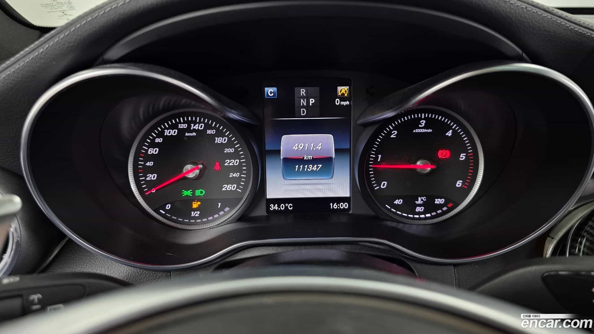 GLC-Class Mercedes-Benz 2017.0-INNER-008