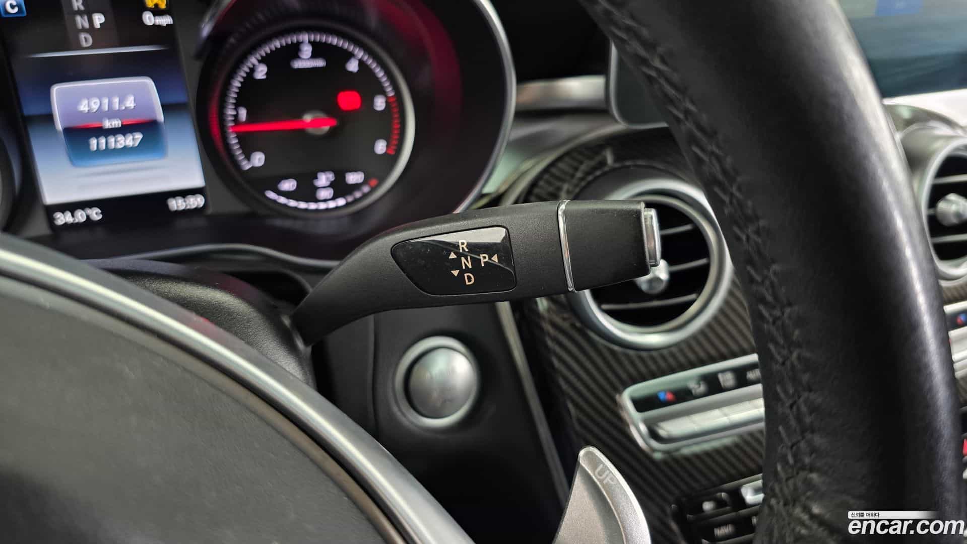 GLC-Class Mercedes-Benz 2017.0-INNER-009
