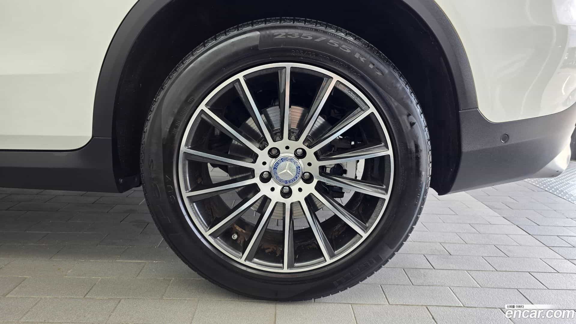 GLC-Class Mercedes-Benz 2017.0-OUTER-031
