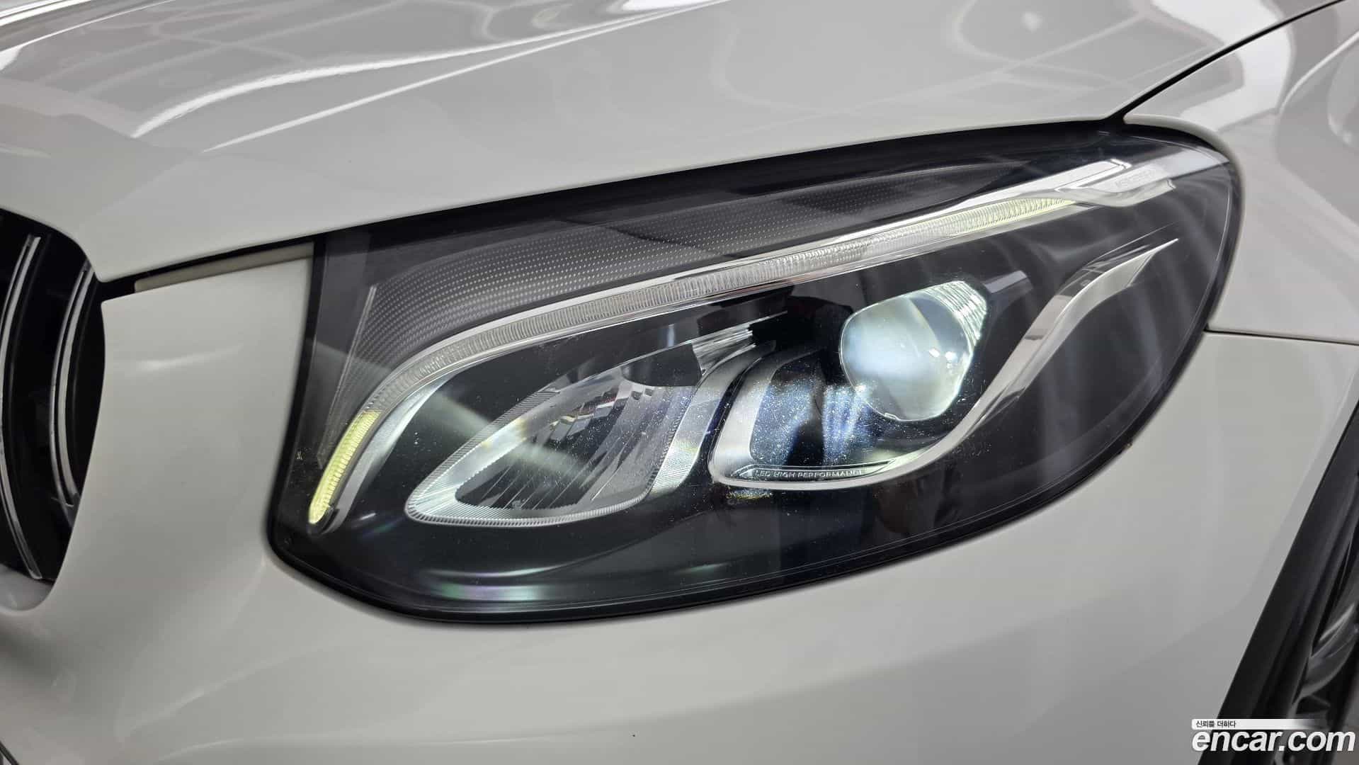 GLC-Class Mercedes-Benz 2017.0-OUTER-032