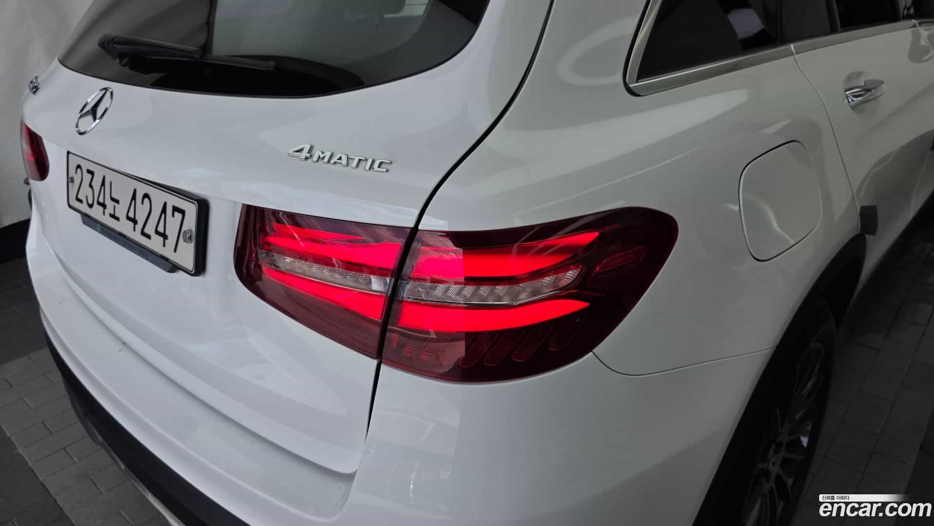 GLC-Class Mercedes-Benz 2017.0-OUTER-033