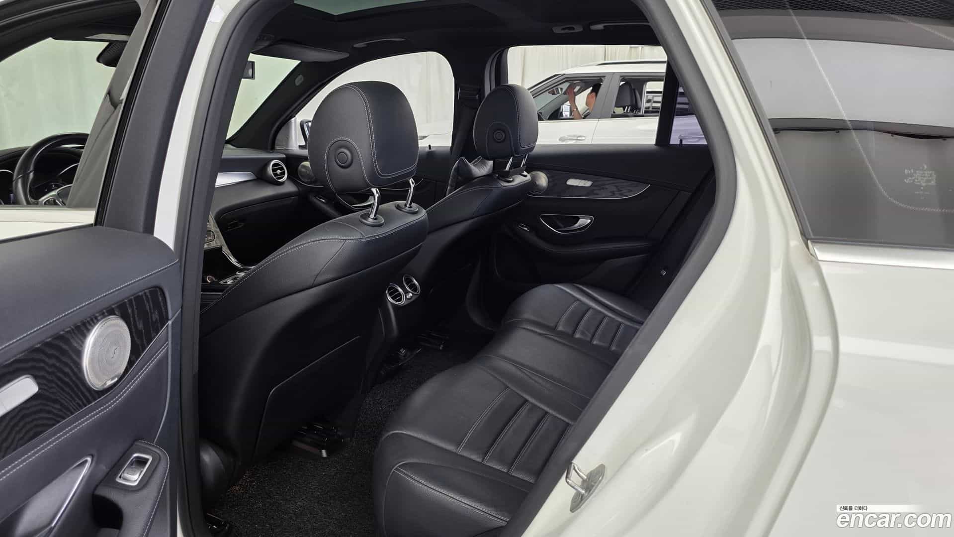 GLC-Class Mercedes-Benz 2017.0-INNER-036