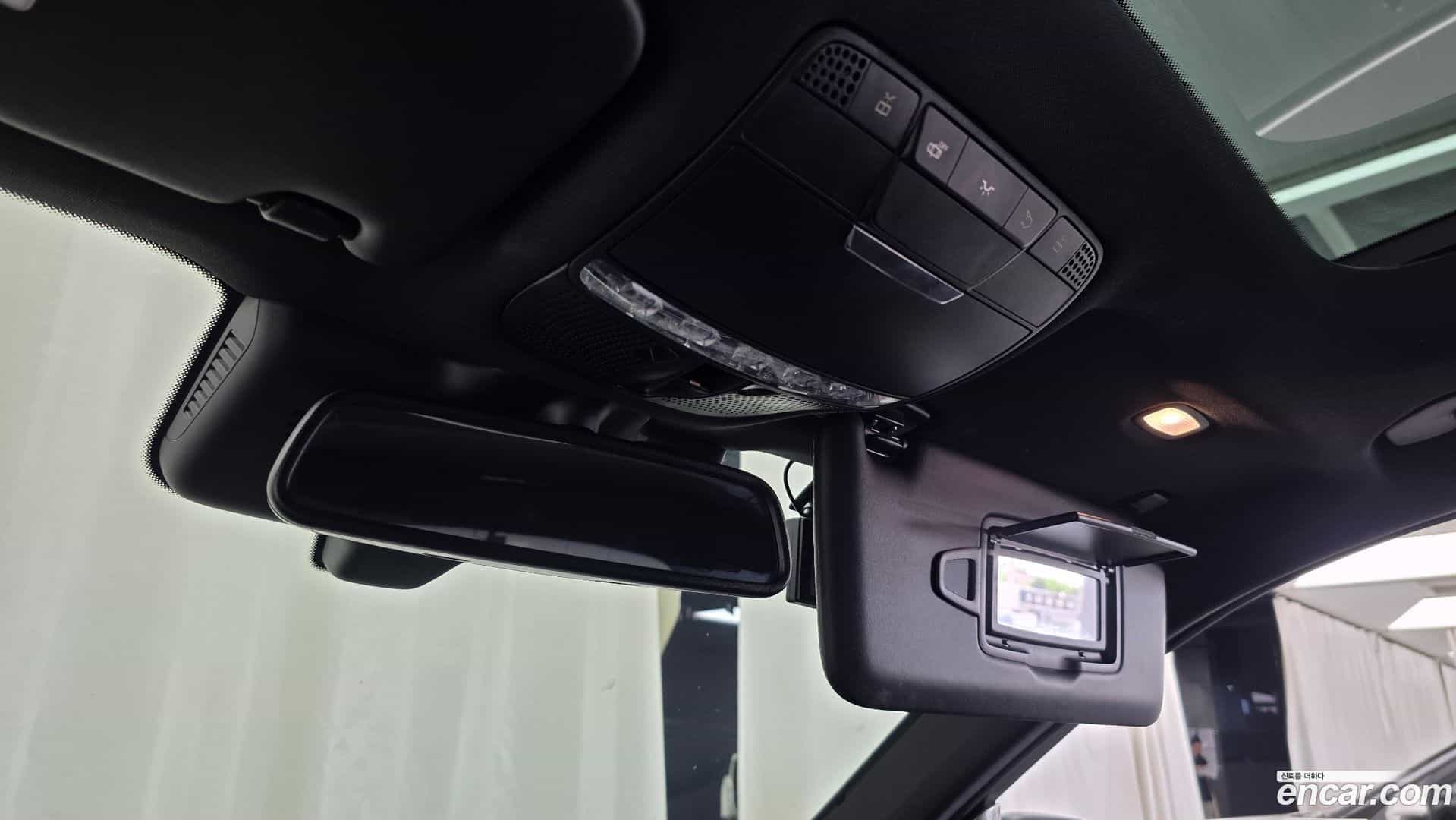 GLC-Class Mercedes-Benz 2017.0-OPTION-041