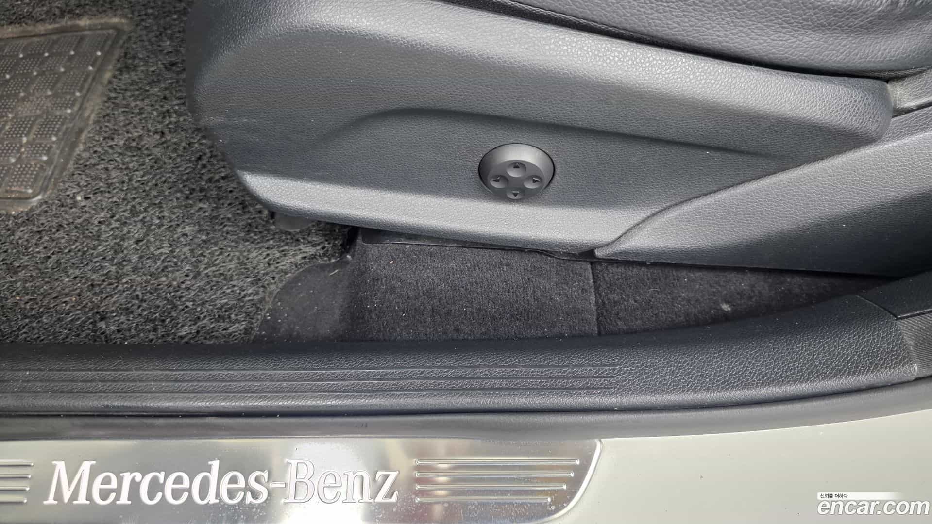 GLC-Class Mercedes-Benz 2017.0-OPTION-044