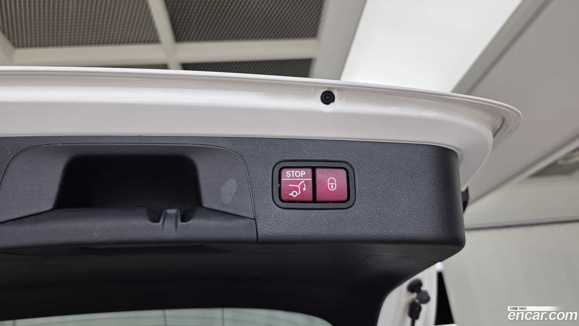 GLC-Class Mercedes-Benz 2017.0-OPTION-046