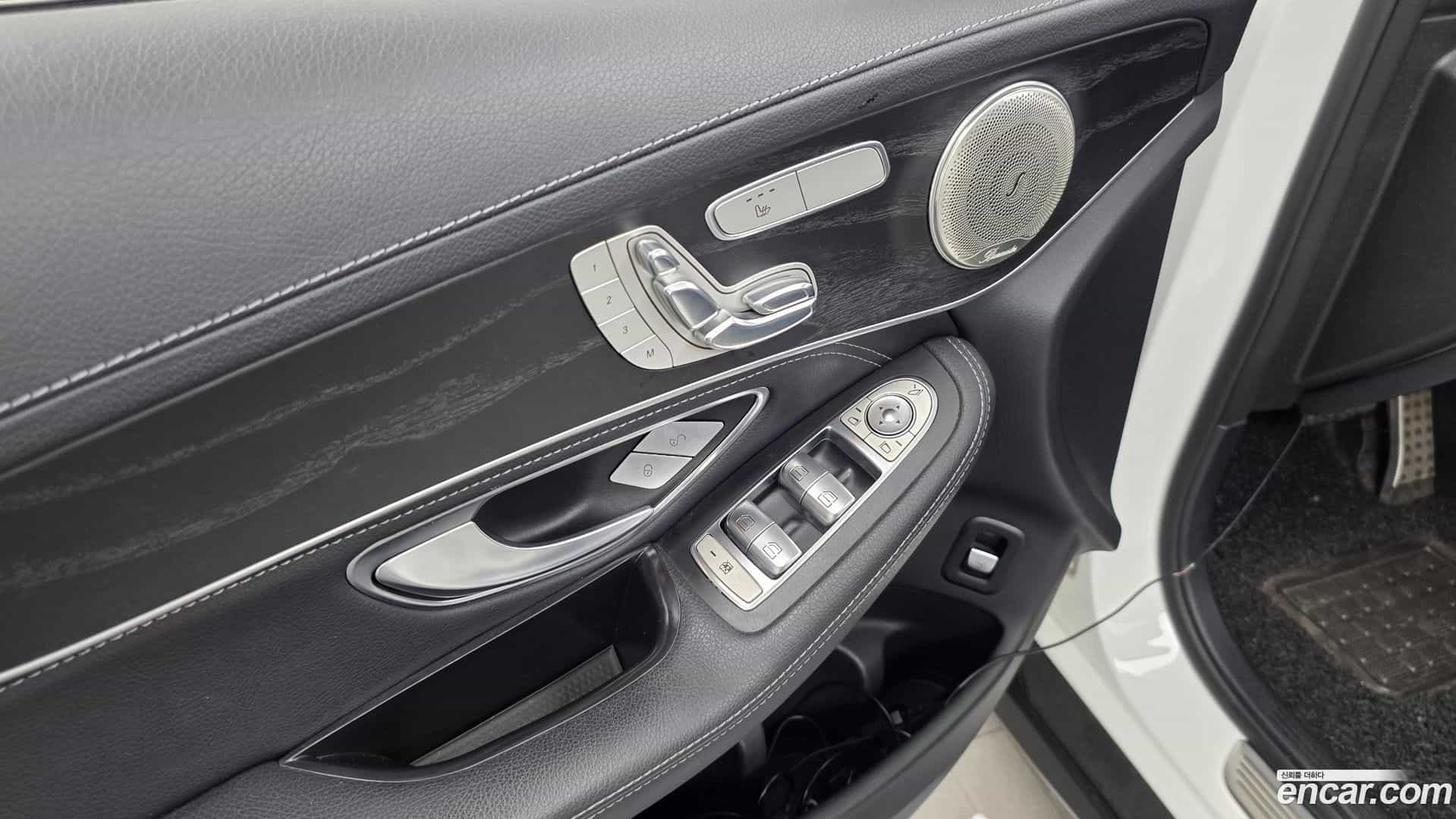 GLC-Class Mercedes-Benz 2017.0-OPTION-048