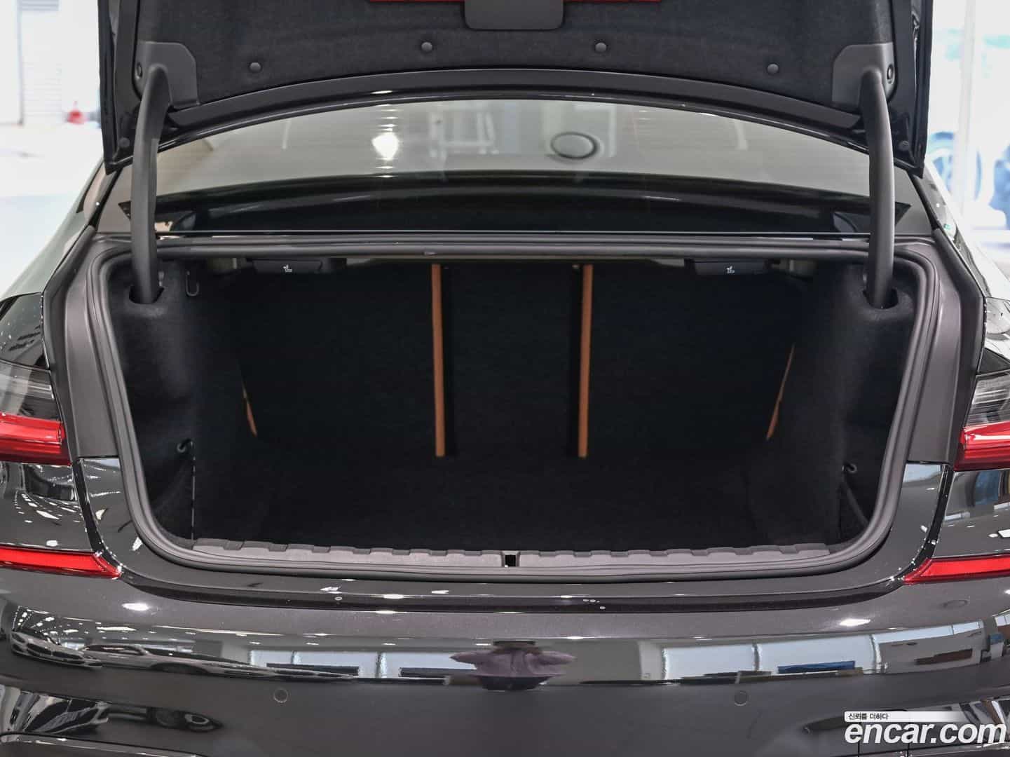 3-Series BMW 2022.0-INNER-008
