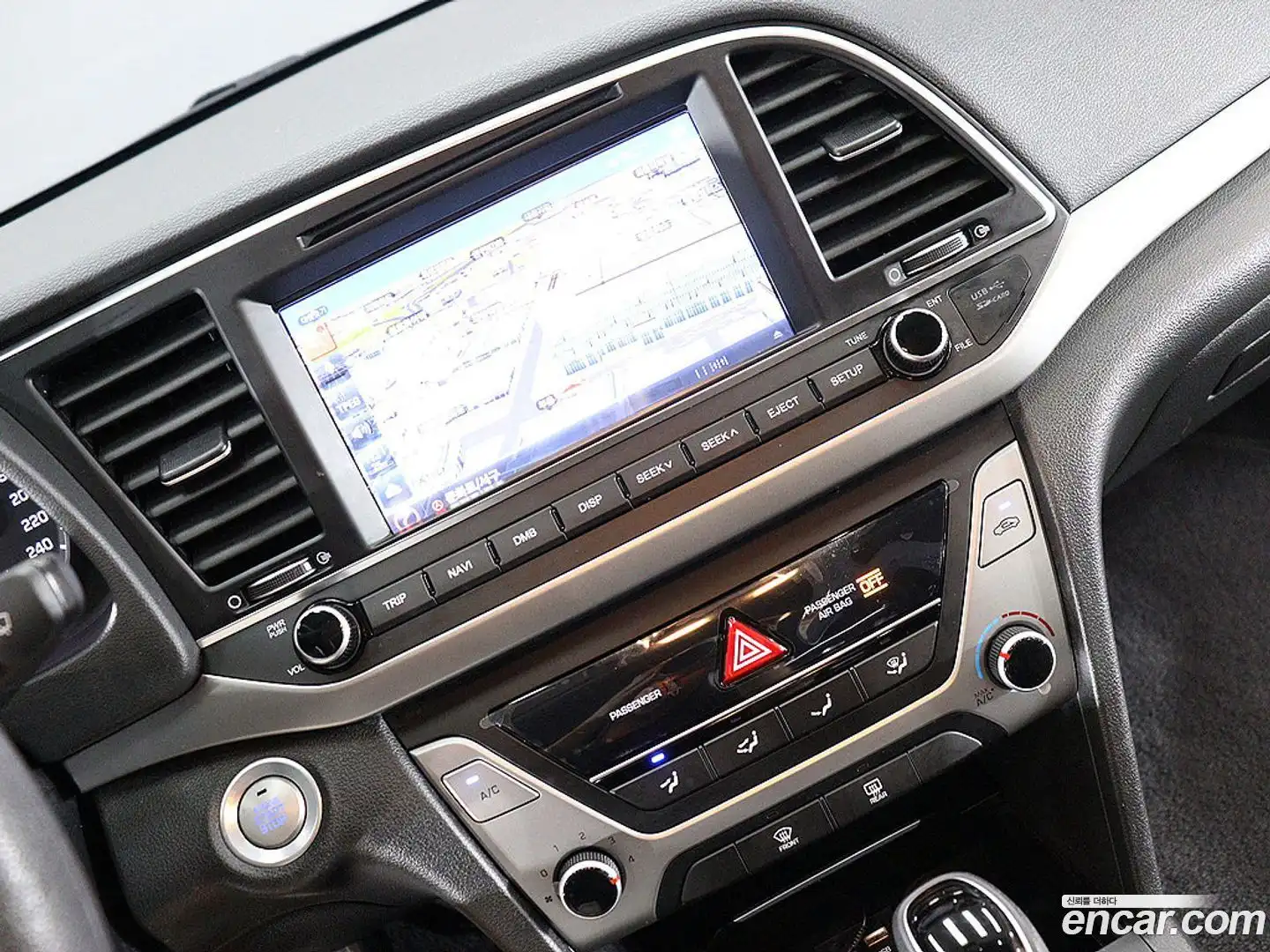 AVANTE Hyundai 2017.1-INNER-009