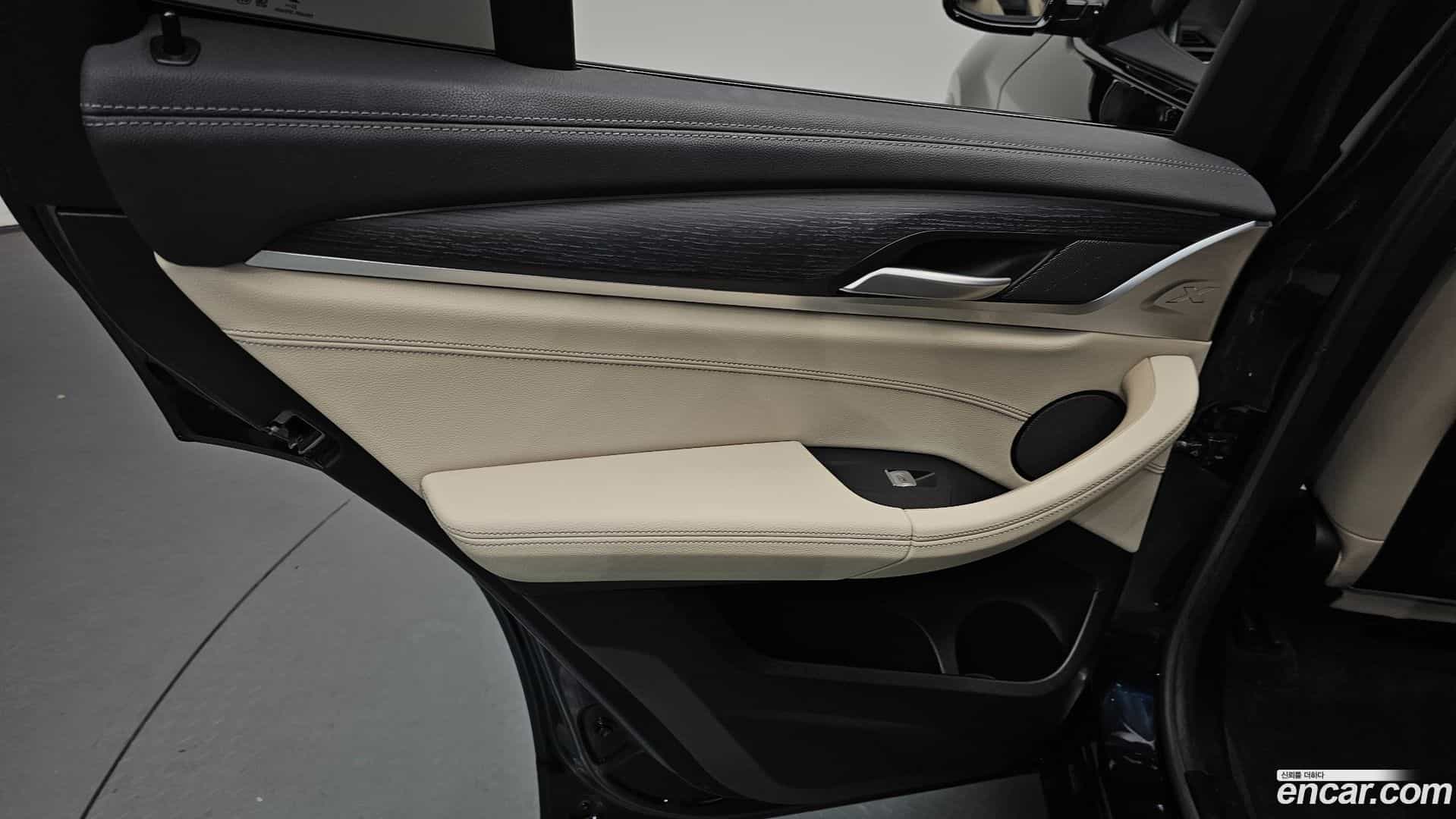 iX3 BMW 2023.10-INNER-035
