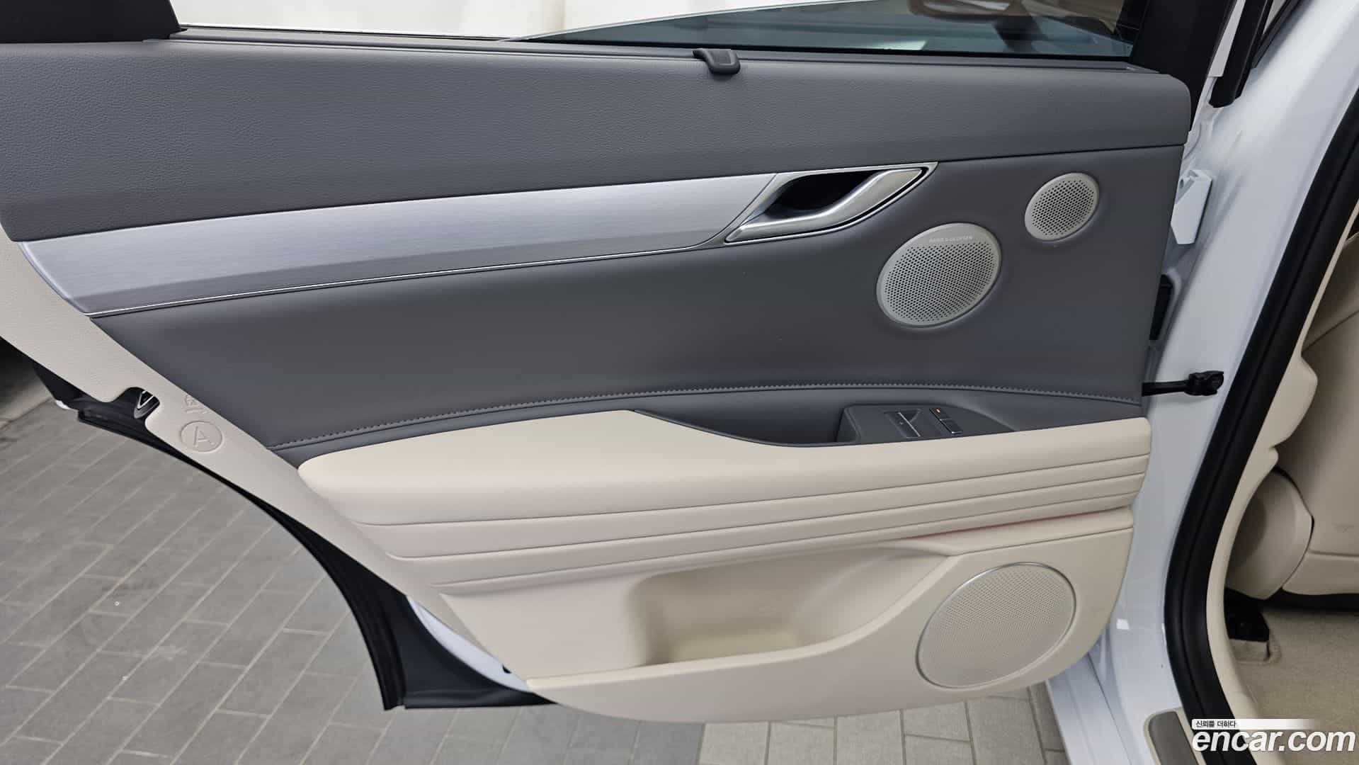 G80 Genesis 2026.1-INNER-035