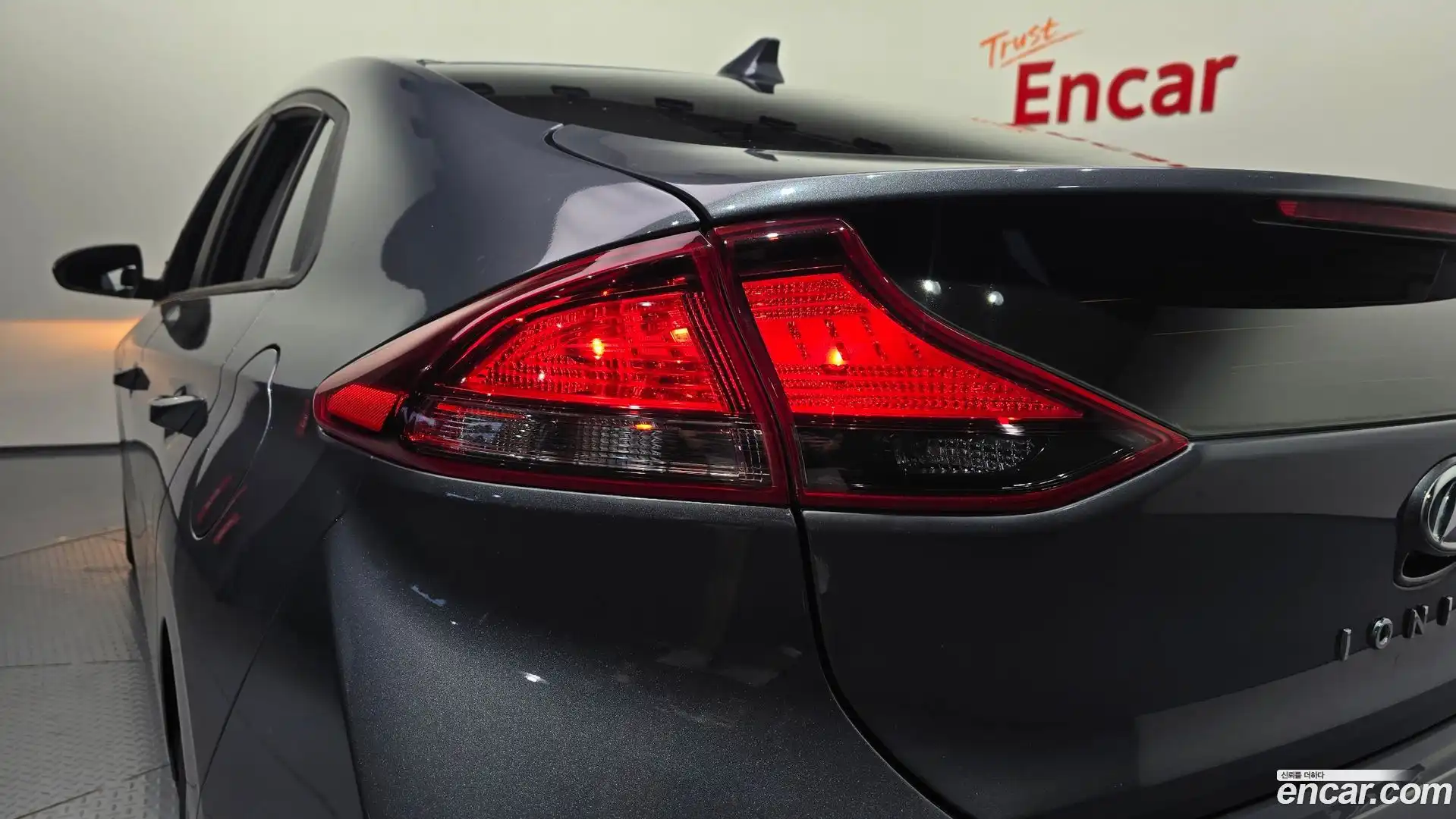Ioniq Hyundai 2019.1-OUTER-033