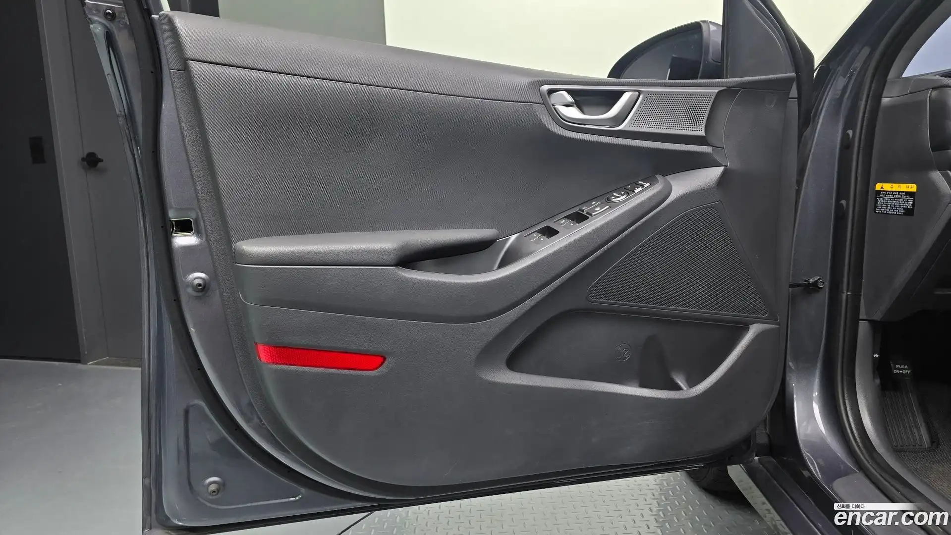 Ioniq Hyundai 2019.1-INNER-034