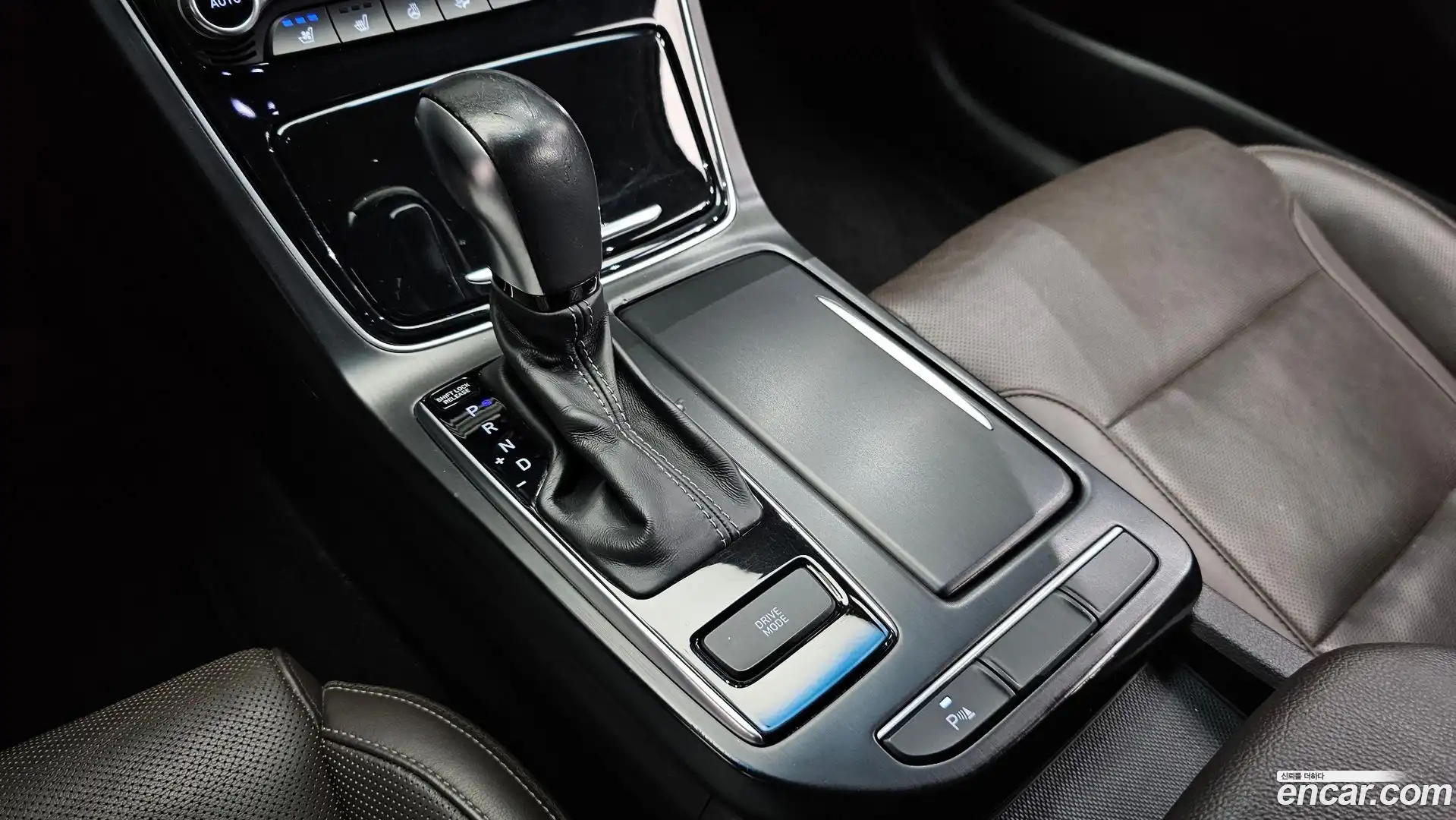 Grandeur Hyundai 2017.2-INNER-009