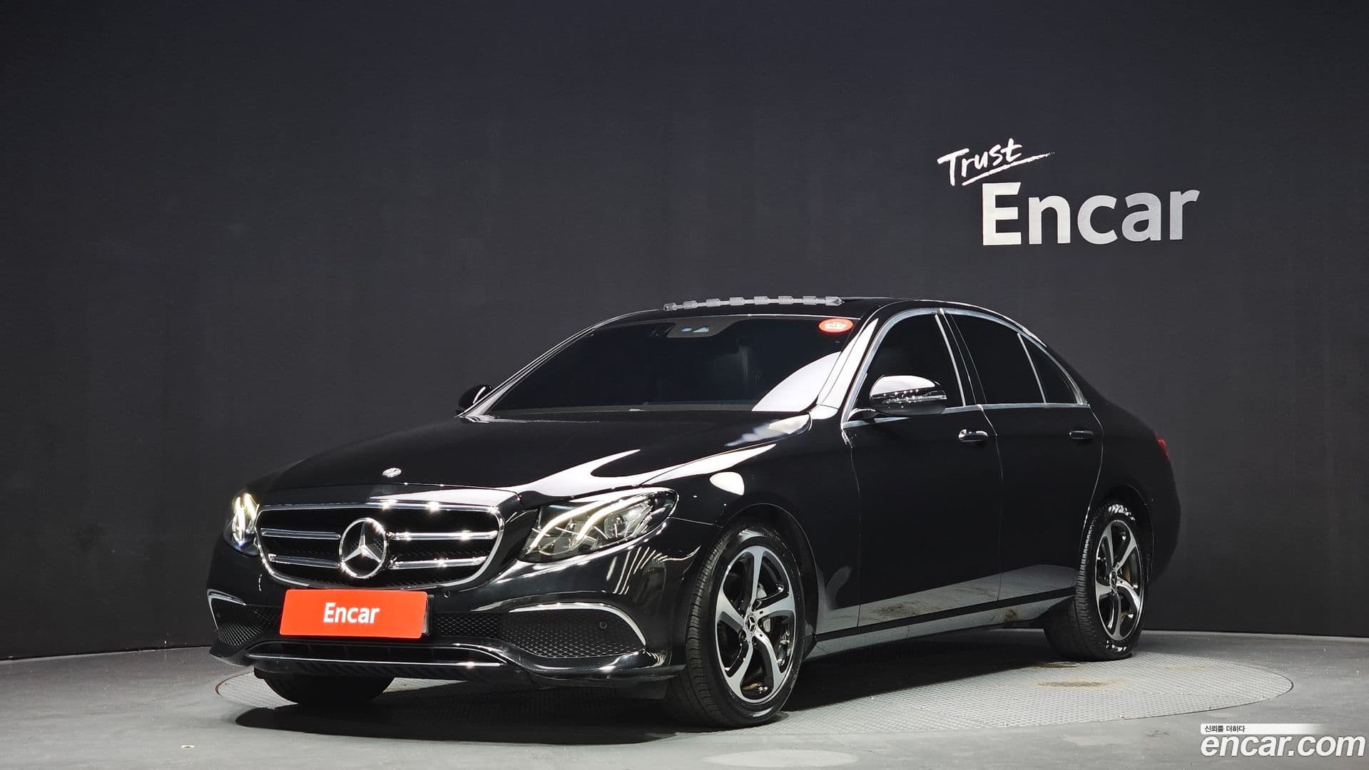 Main__Slider__Photo:E-Class Mercedes-Benz 2020.4-0