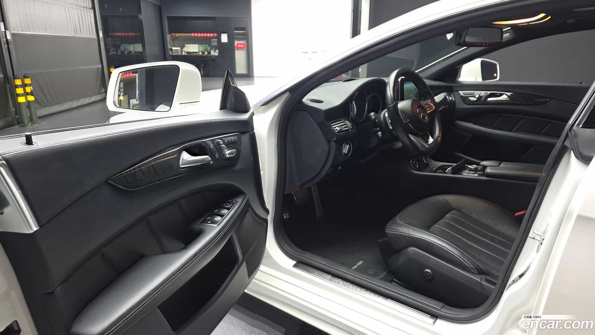 CLS-Class Mercedes-Benz 2015.4-INNER-010