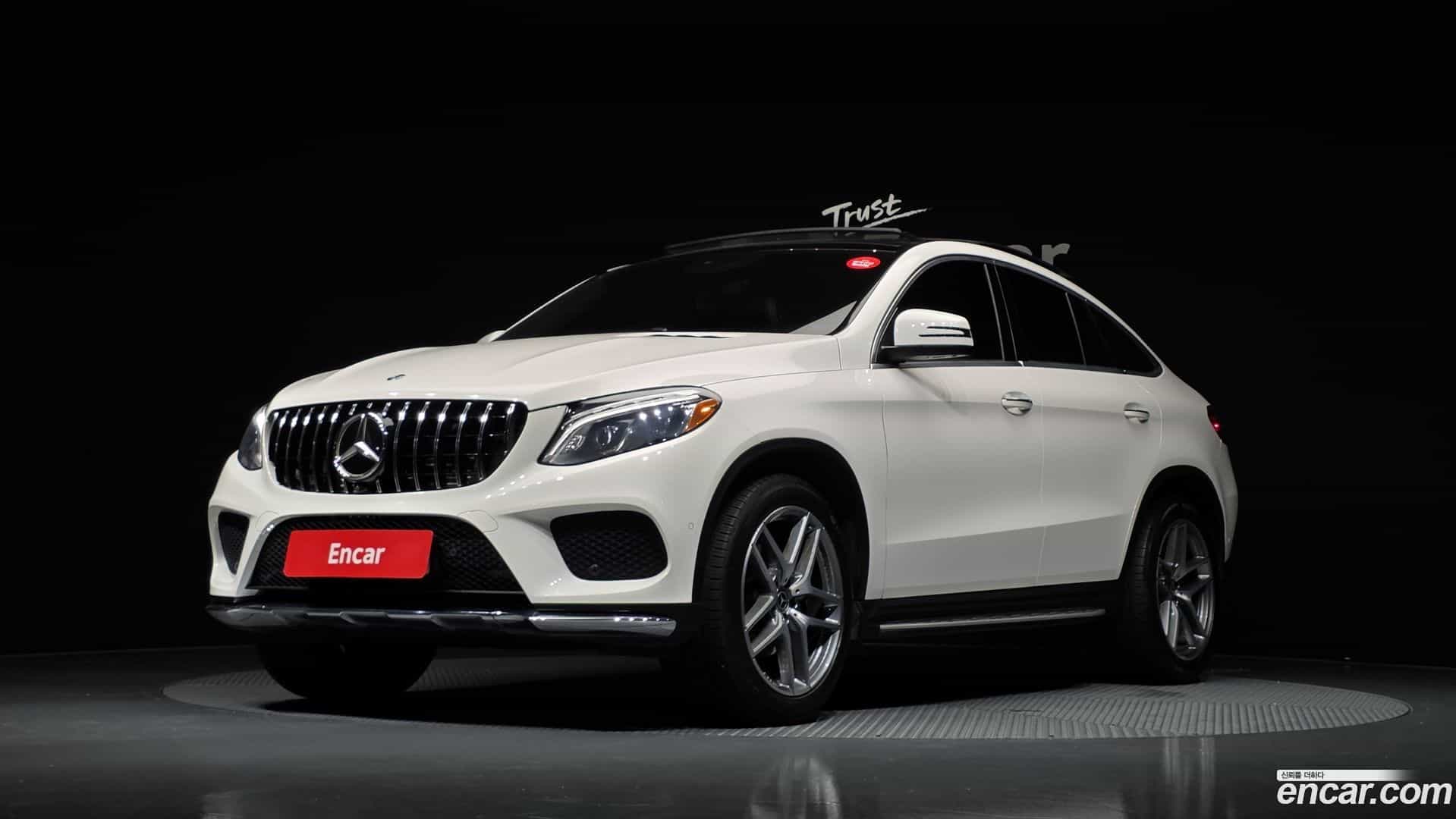 GLE-Class Mercedes-Benz 2018.8-OUTER-001